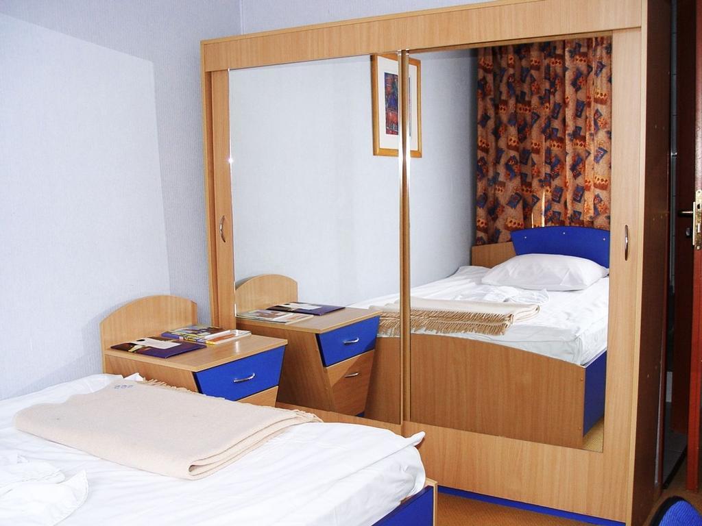 Hotel 222 Poznań Buitenkant foto