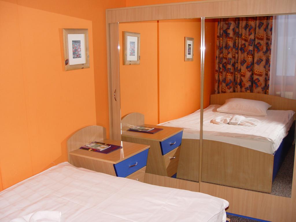 Hotel 222 Poznań Buitenkant foto